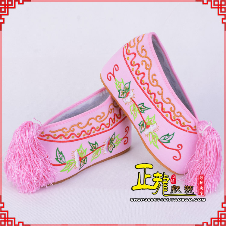 贵港花旦鞋女绣花彩鞋 舒适款草花内高彩鞋
